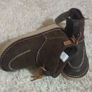 NWT UGGS